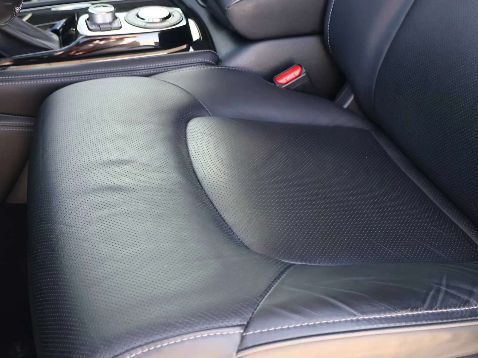 Certified Used 2021 Black Obsidian INFINITI LUXE image 18