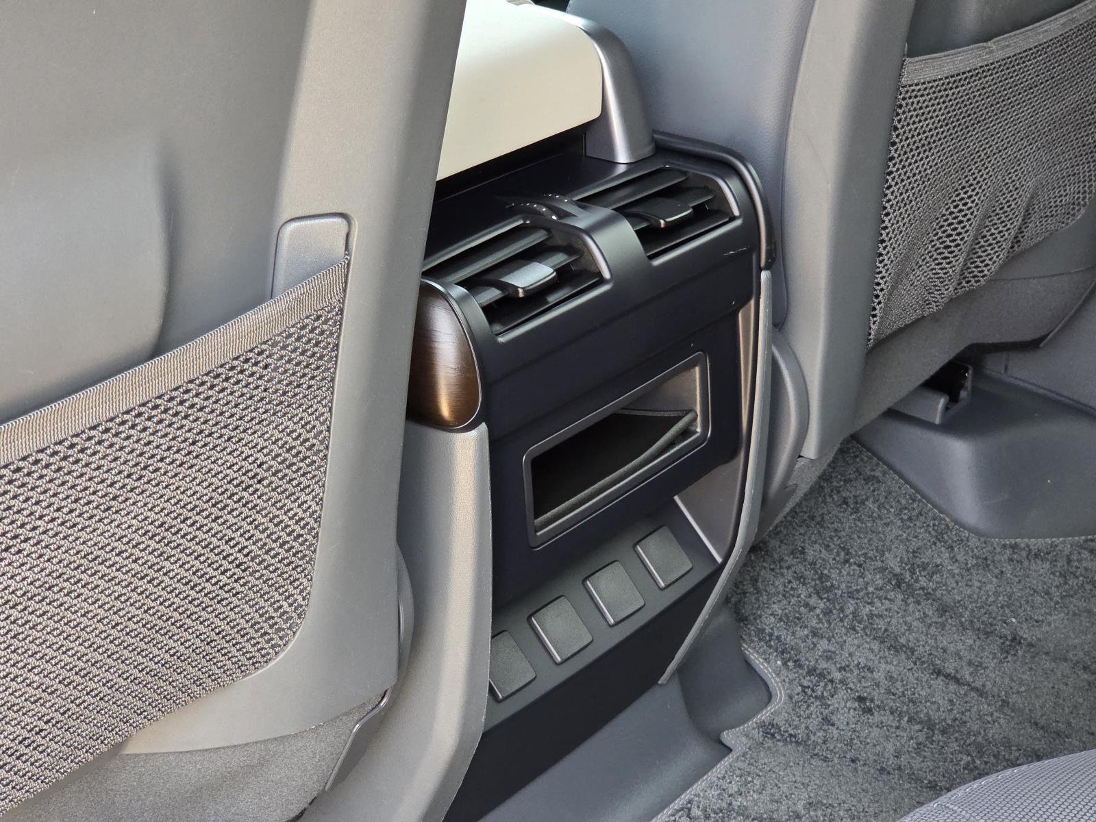 Used 2023  Land Rover X-Dynamic SE image 38
