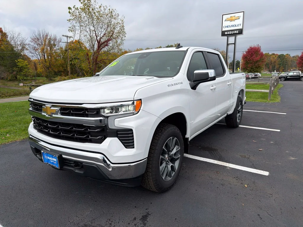 New 2026 Summit White Chevrolet LT (2FL) image 7