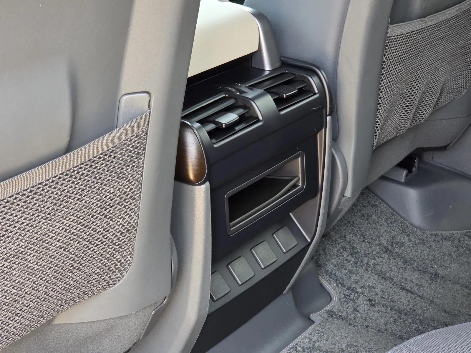 Certified Used 2023  Land Rover X-Dynamic SE image 38