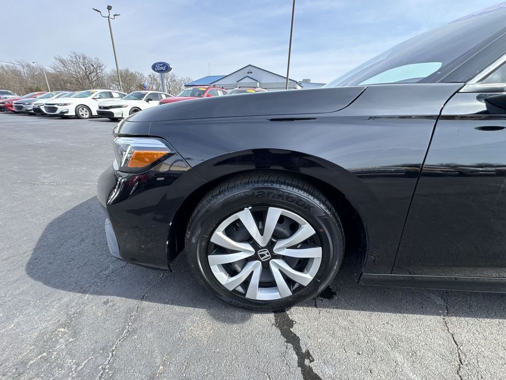 Used 2025 Black Honda LX image 10