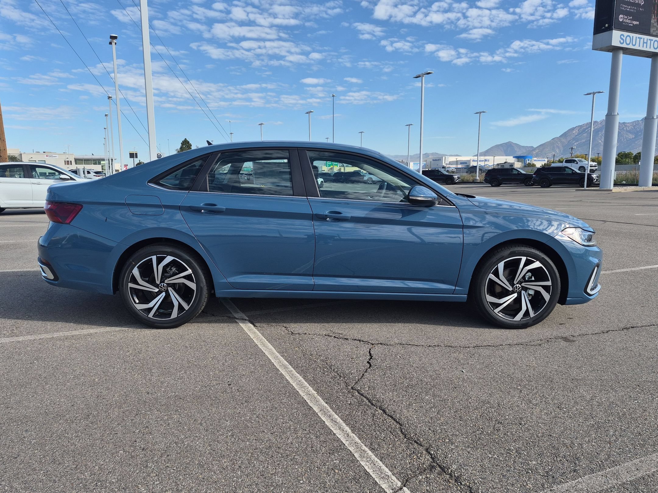 New 2027 Monterey Blue Pearl Volkswagen SEL image 2