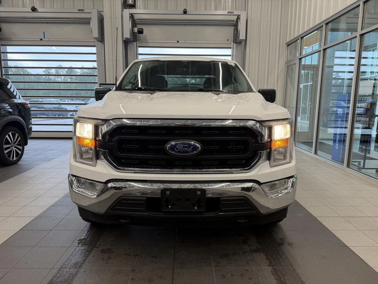 Used 2022 Oxford White Ford XLT image 2