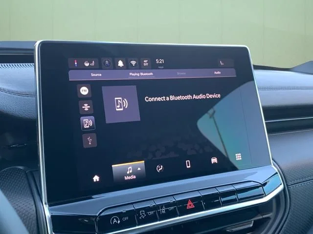 New 2026 White Jeep Latitude image 32
