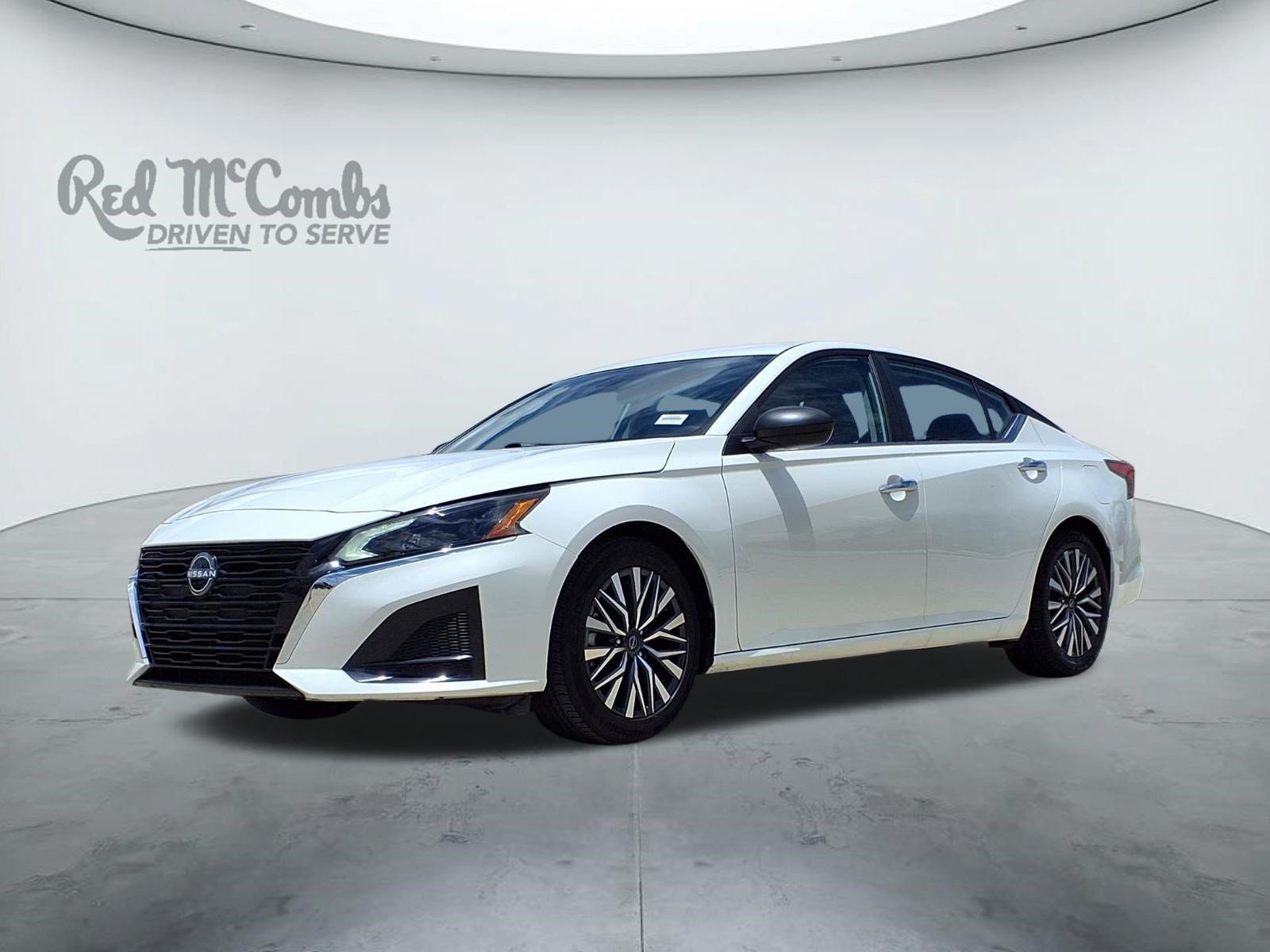 Used 2025 Glacier White Nissan SV image 1