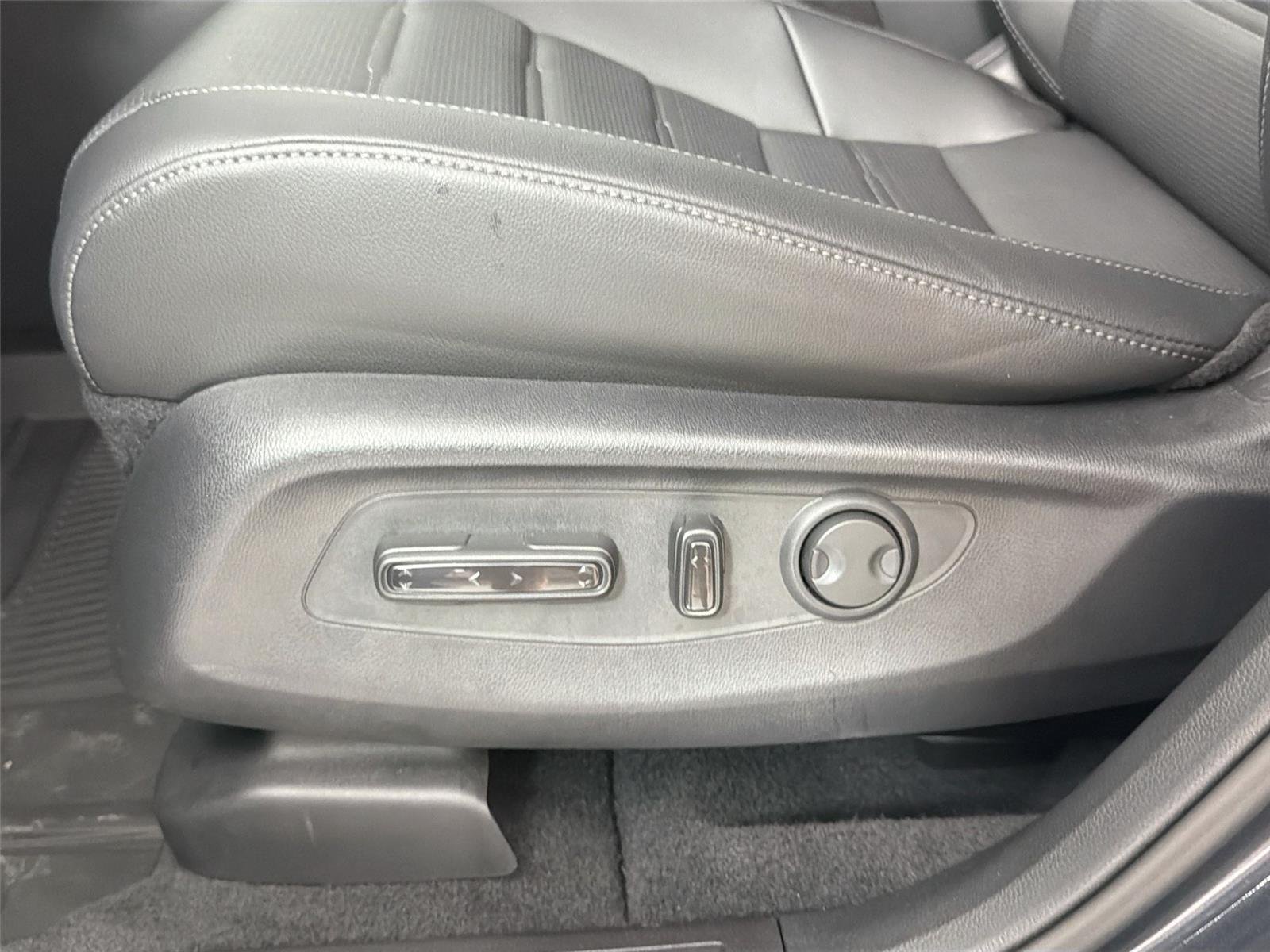 Used 2025 Meteorite Gray Metallic Honda EX-L image 18