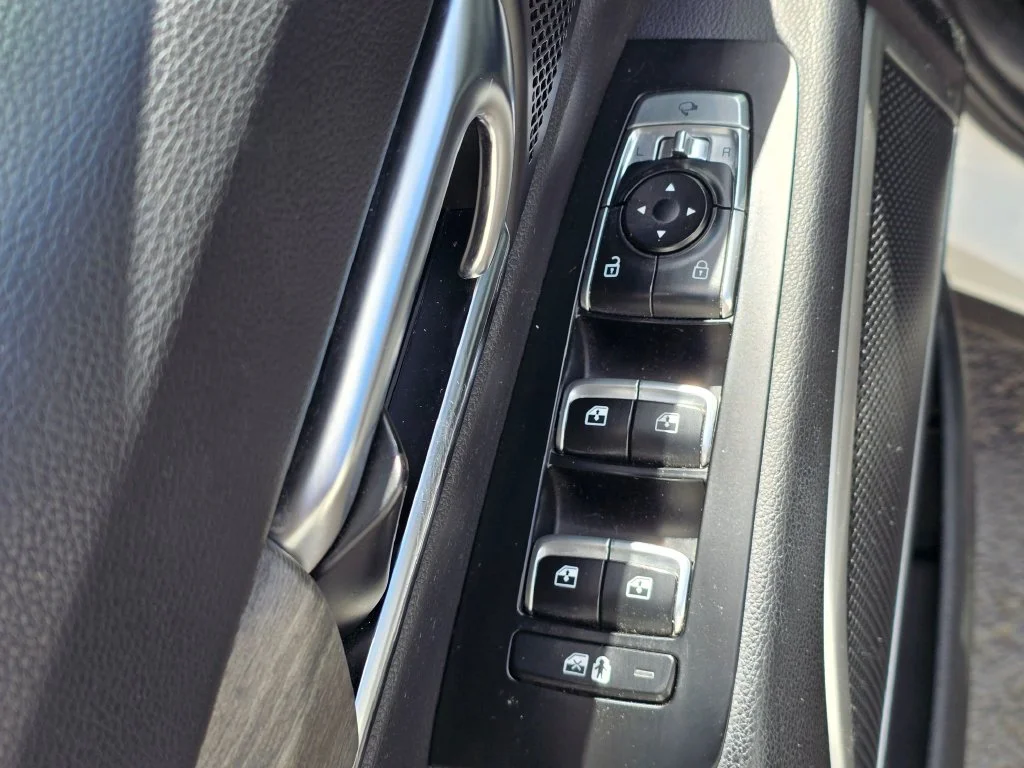 Used 2022 Glacial White Pearl Kia EX image 14