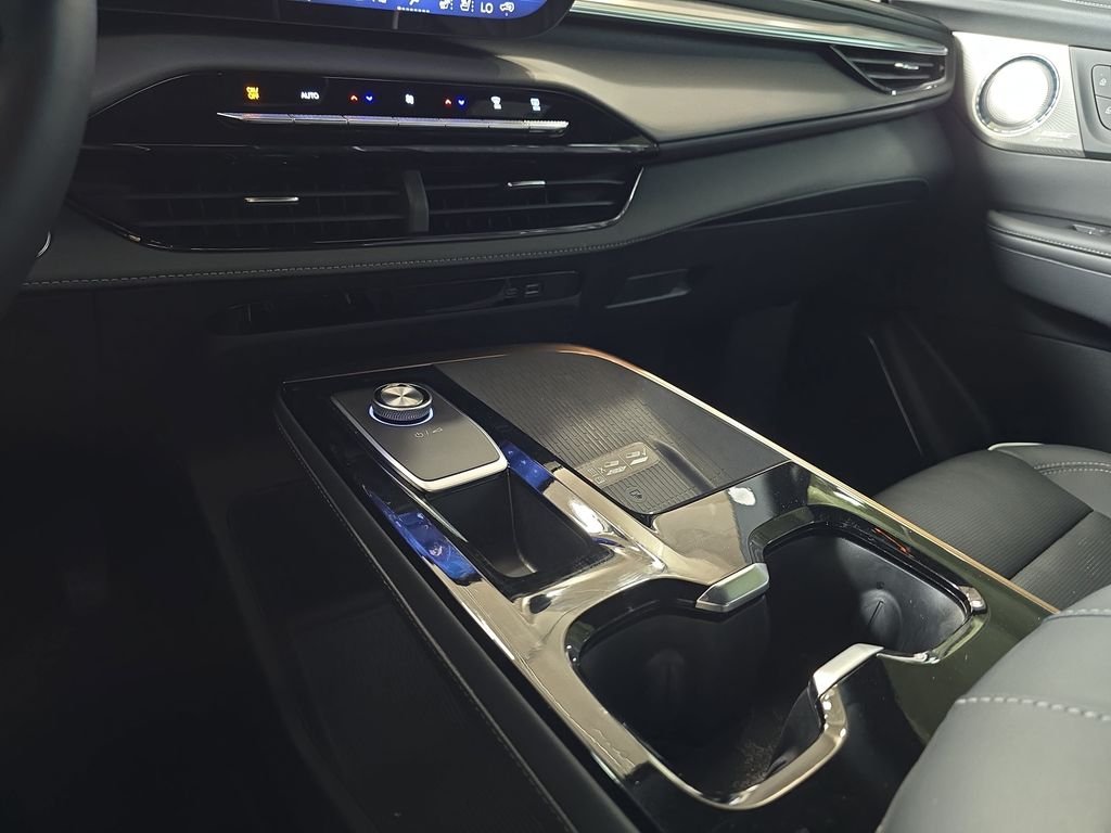 Used 2025 White Buick Avenir image 27