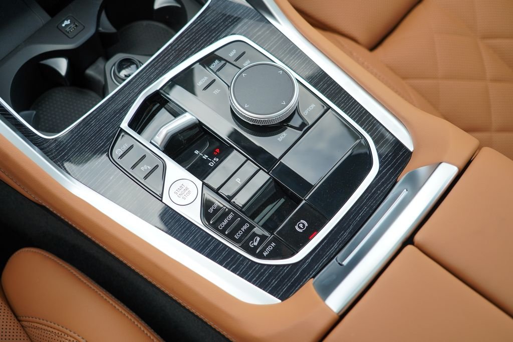 New 2026 Mineral White Metallic BMW xDrive40i image 17