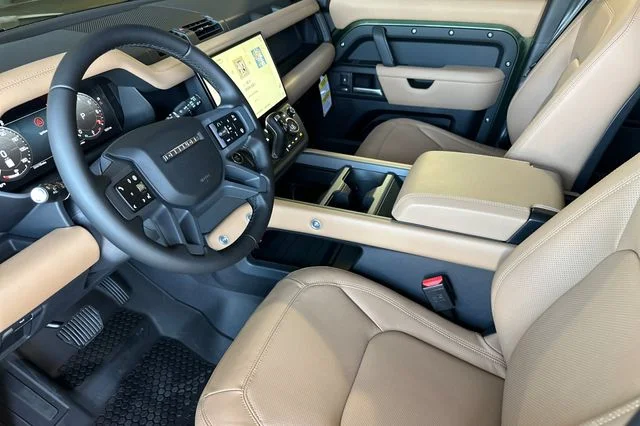 New 2026 Woolstone Green Land Rover X-Dynamic SE image 9