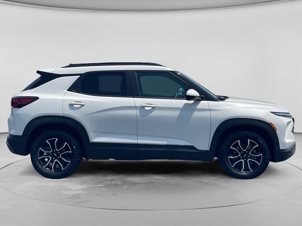 New 2026 Iridescent Pearl Tricoat Chevrolet ACTIV image 8