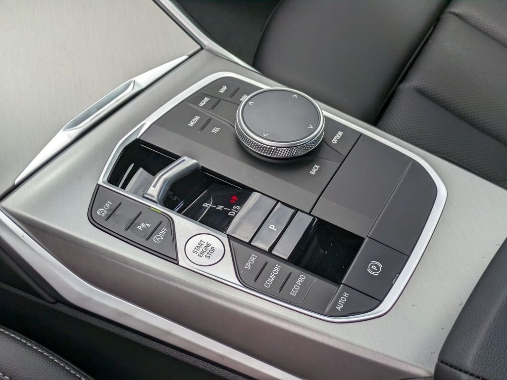 2025 BMW 3 Series 330i - Photo 20