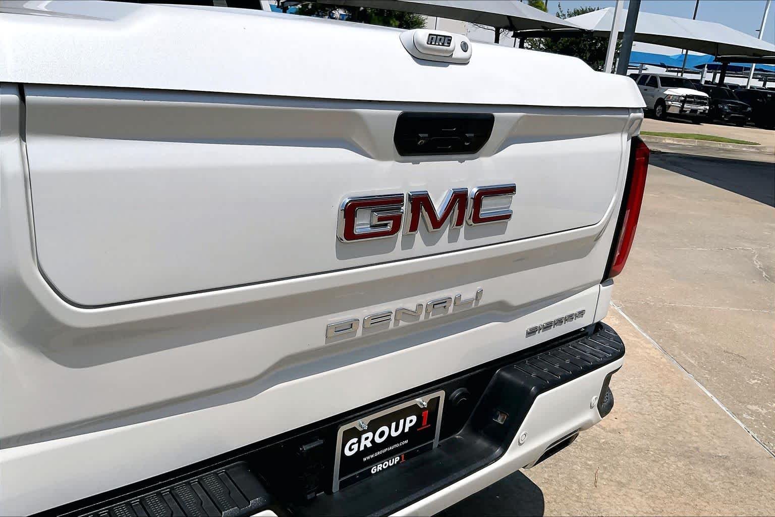 Used 2021 White Frost Tricoat GMC Denali image 30