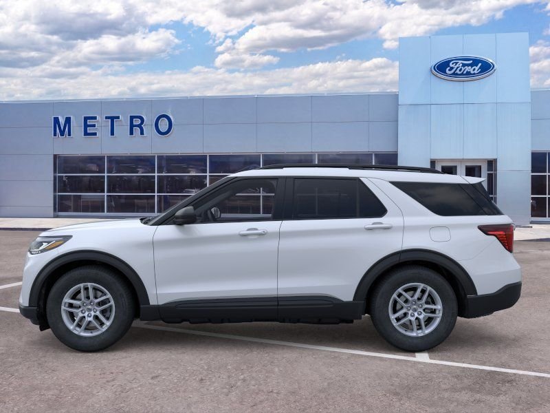 New 2026 Space White Metallic Ford Active image 4