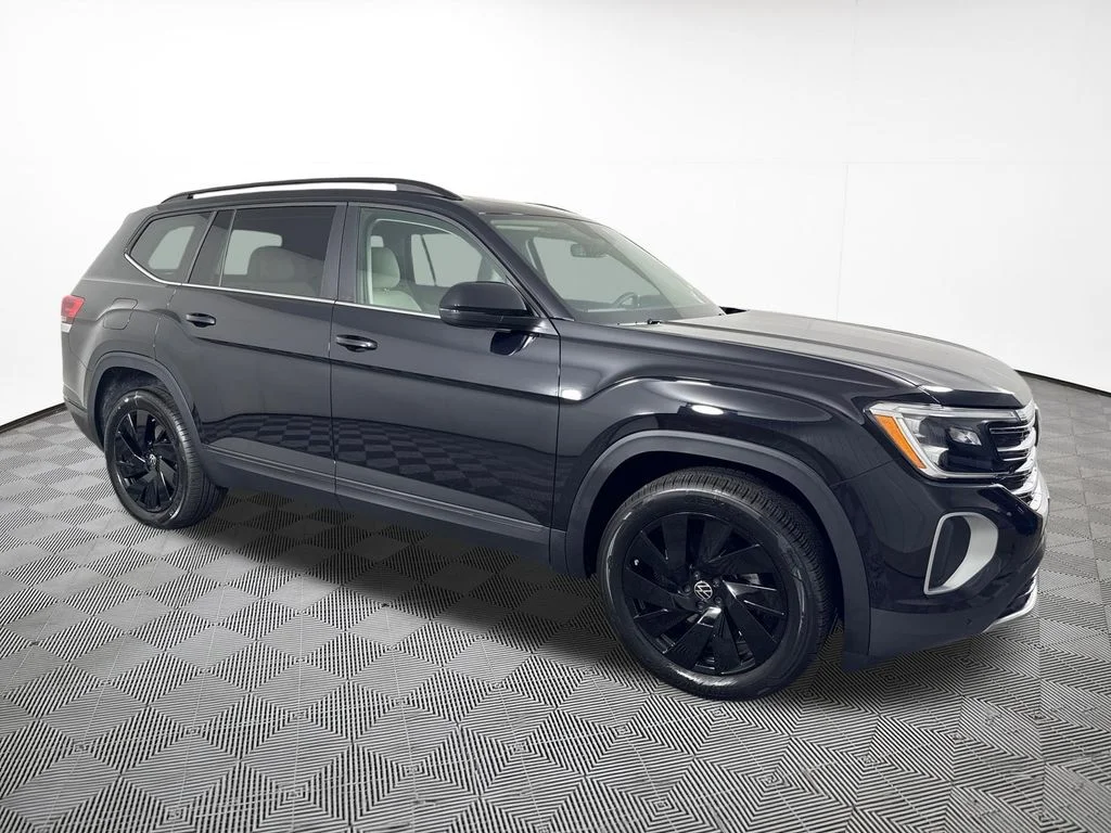 New 2026 Black Volkswagen 2.0T SE w/Technology image 5