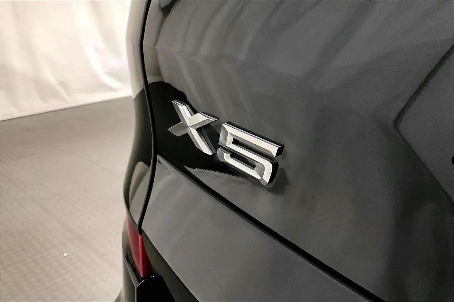 Used 2023 Carbon Black Metallic BMW xDrive40i image 9
