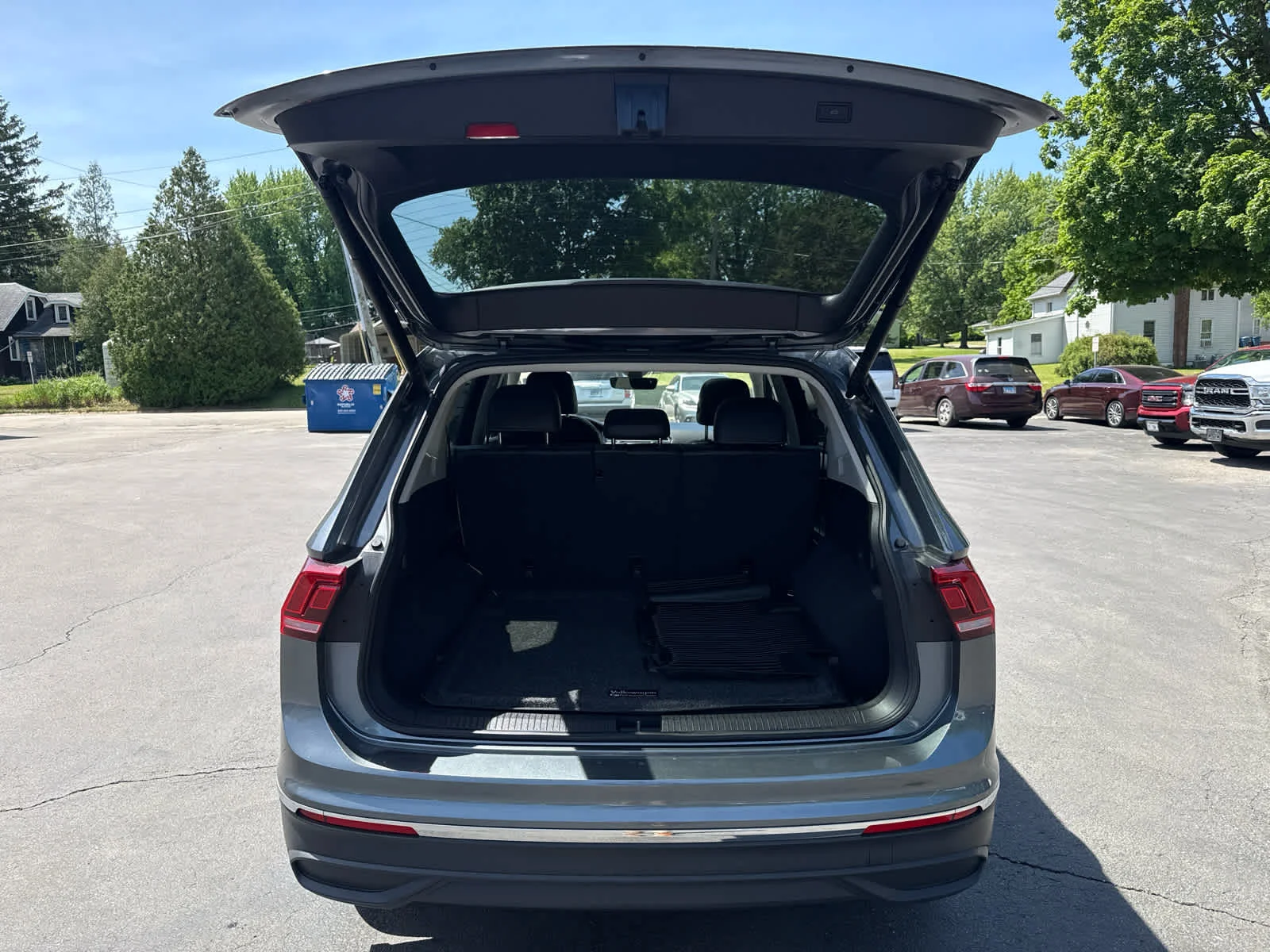 Used 2024 Platinum Gray Metallic Volkswagen SE image 15