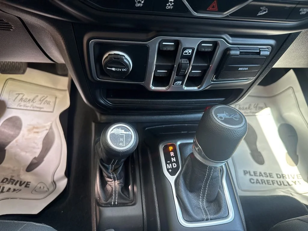 Used 2020 Green Jeep Unlimited Sahara image 25