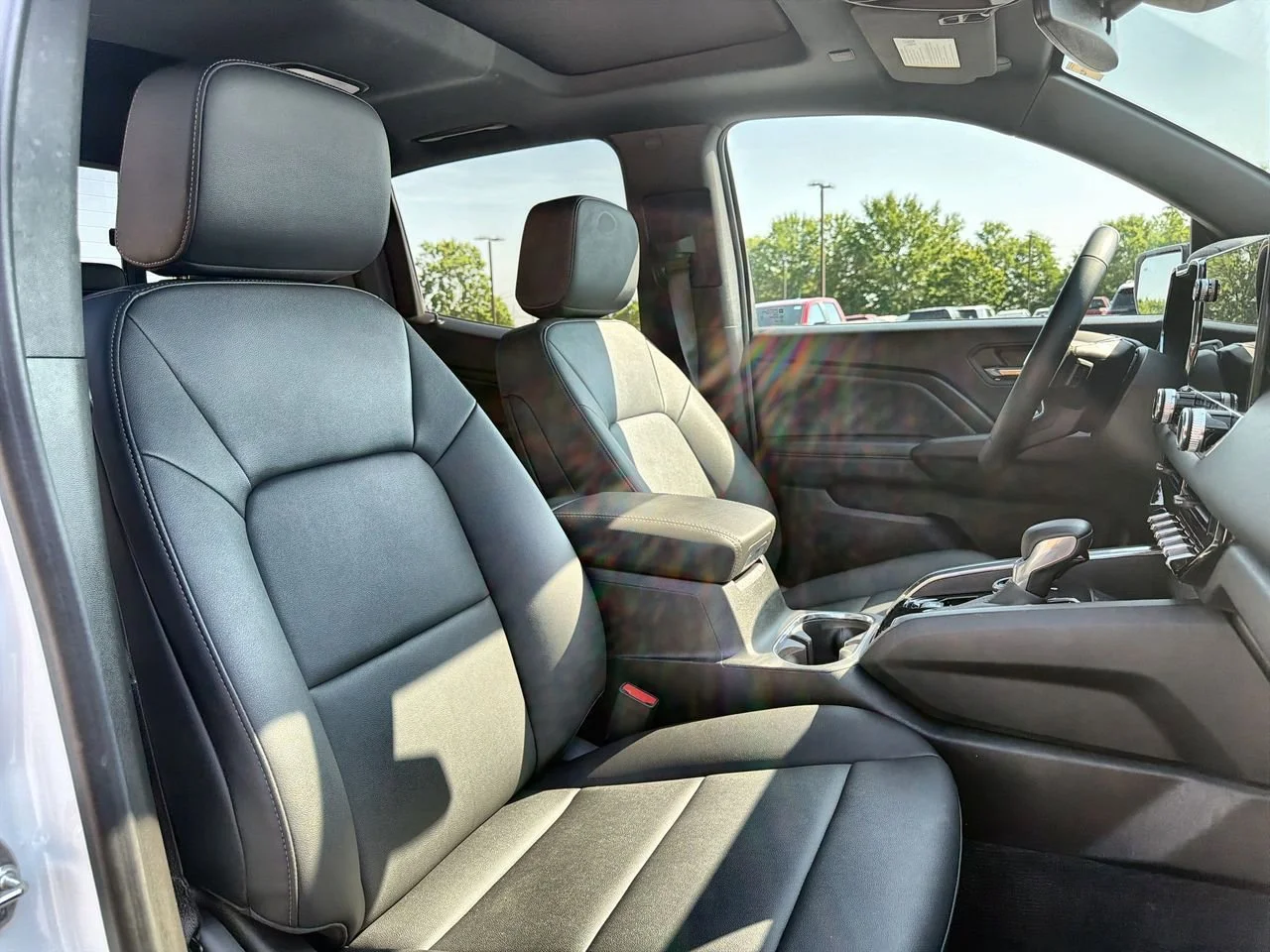 Used 2025 Summit White GMC Elevation image 23