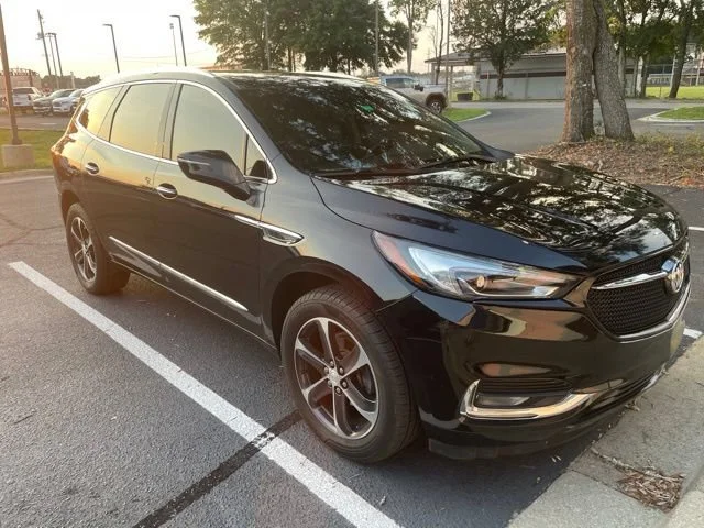 Used 2020 Includes Spectra Gray lower exterior accent color.) Buick Essence image 1