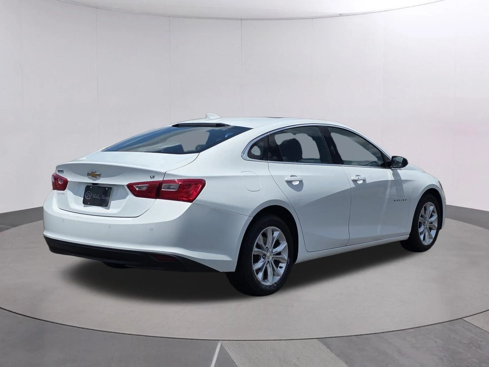 Used 2024 Summit White Chevrolet LT image 5