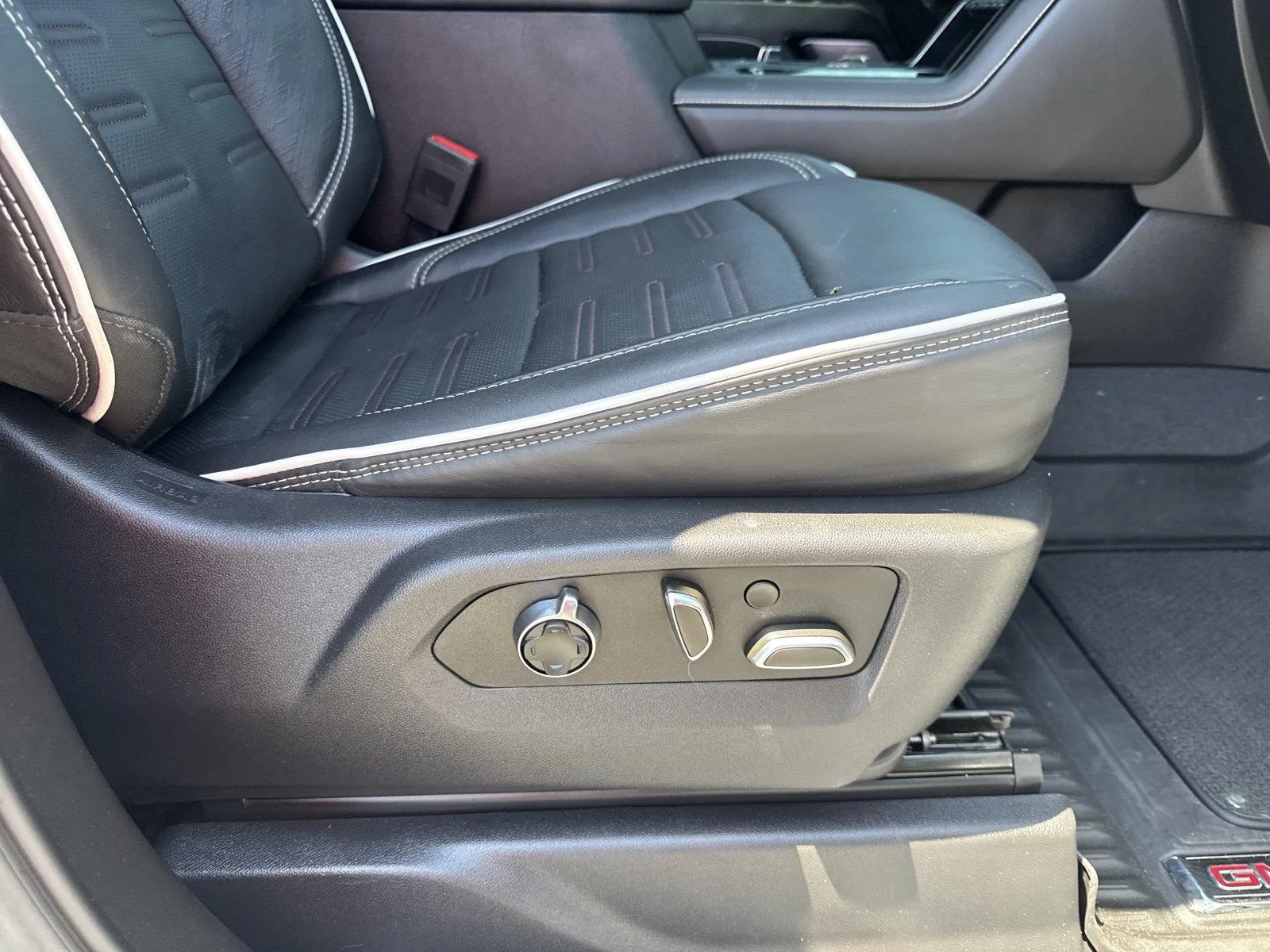 Used 2024 Summit White GMC AT4X image 38