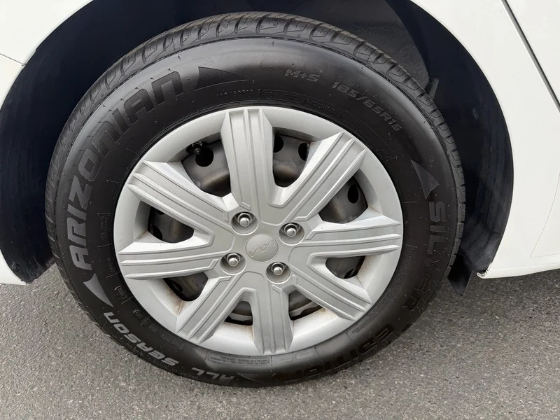 Used 2022 Clear White Kia LX image 30