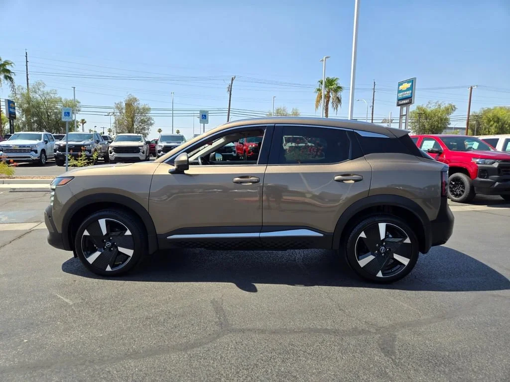 Used 2025 Canyon Bronze Met Nissan SR image 3
