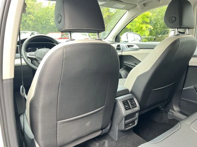 Used 2025  Volkswagen 1.5T SE image 34