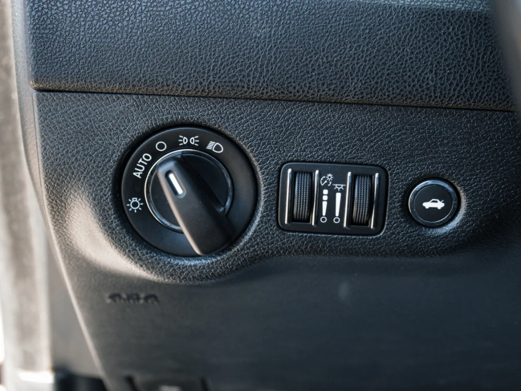 Used 2018 Gloss Black Chrysler Touring image 10