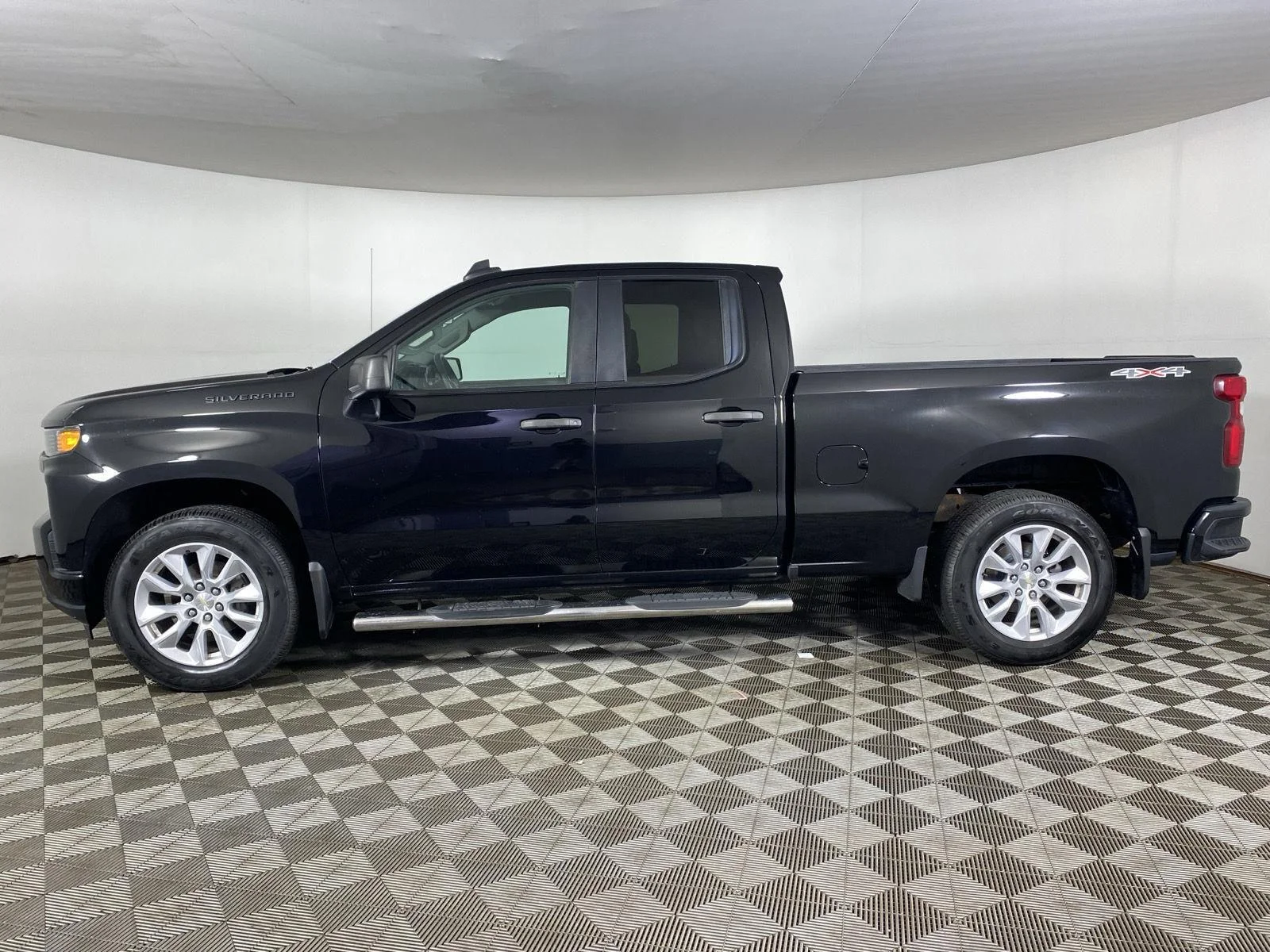 Used 2019 Black Chevrolet Custom image 4
