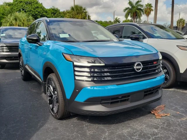 New 2026 Arctic Ice Blue Metallic / Super Black Two-tone Nissan SR image 3