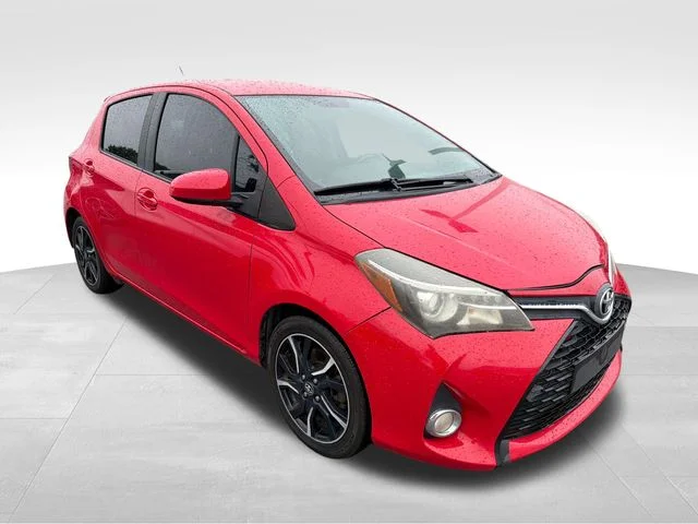 2015 Toyota Yaris SE 5-Door Liftback AT's photo