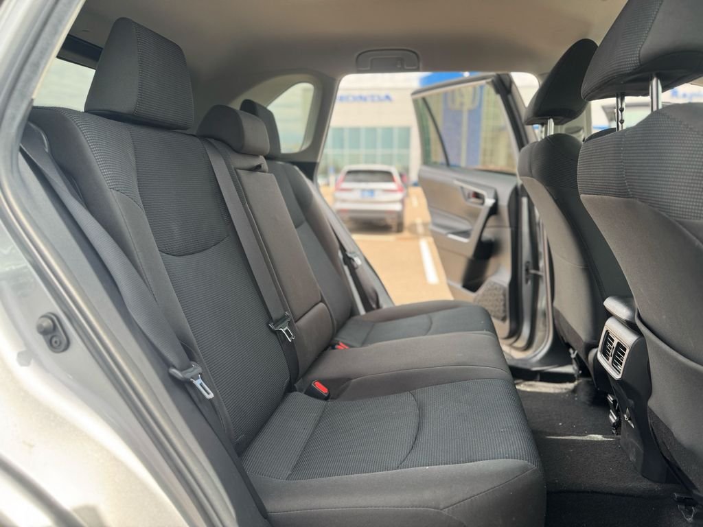 2023 Toyota RAV4 LE - Photo 13
