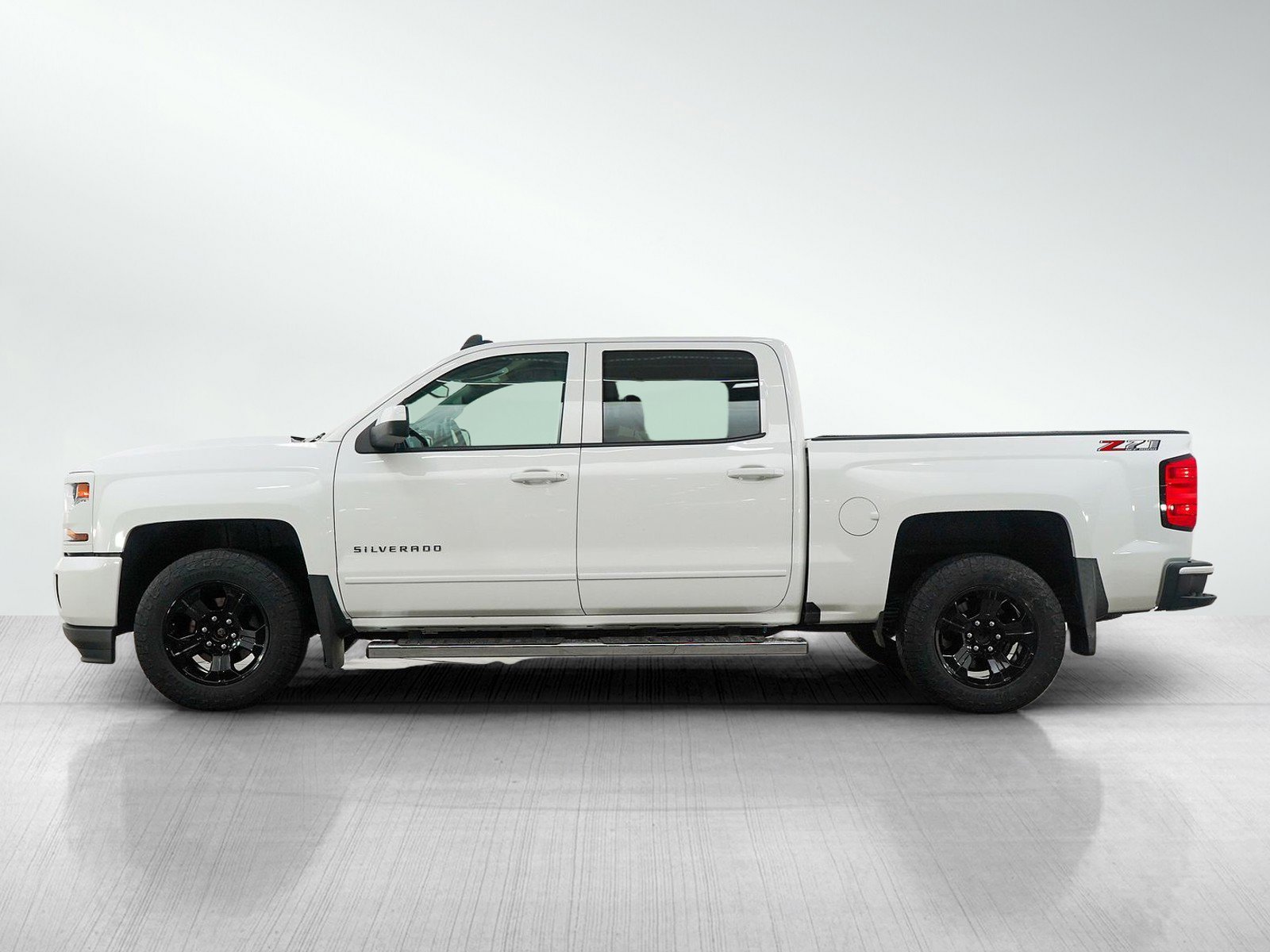 Used 2018 Chevrolet Silverado 1500 LT Z71 with VIN 3GCUKREC0JG417439 for sale in White Bear Lake, Minnesota