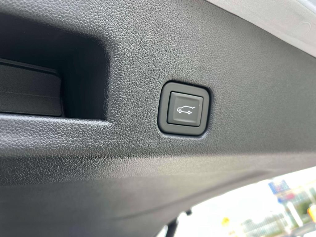 New 2026 Sterling Metallic GMC Elevation image 19