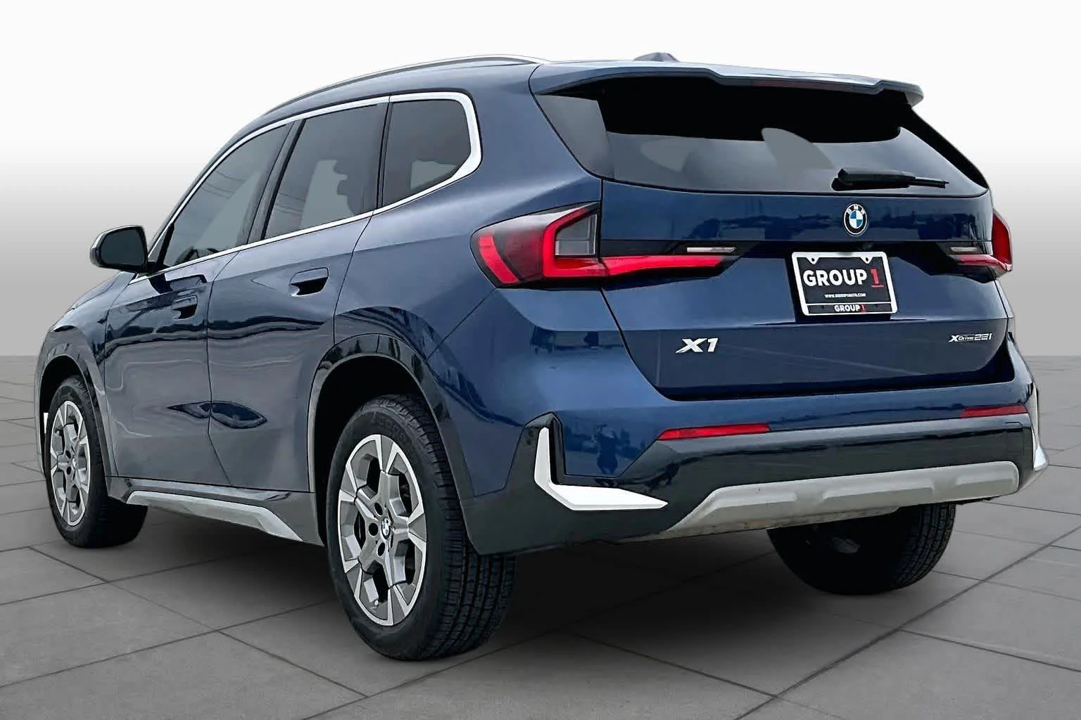Used 2023 Phytonic Blue Metallic BMW xDrive28i image 12