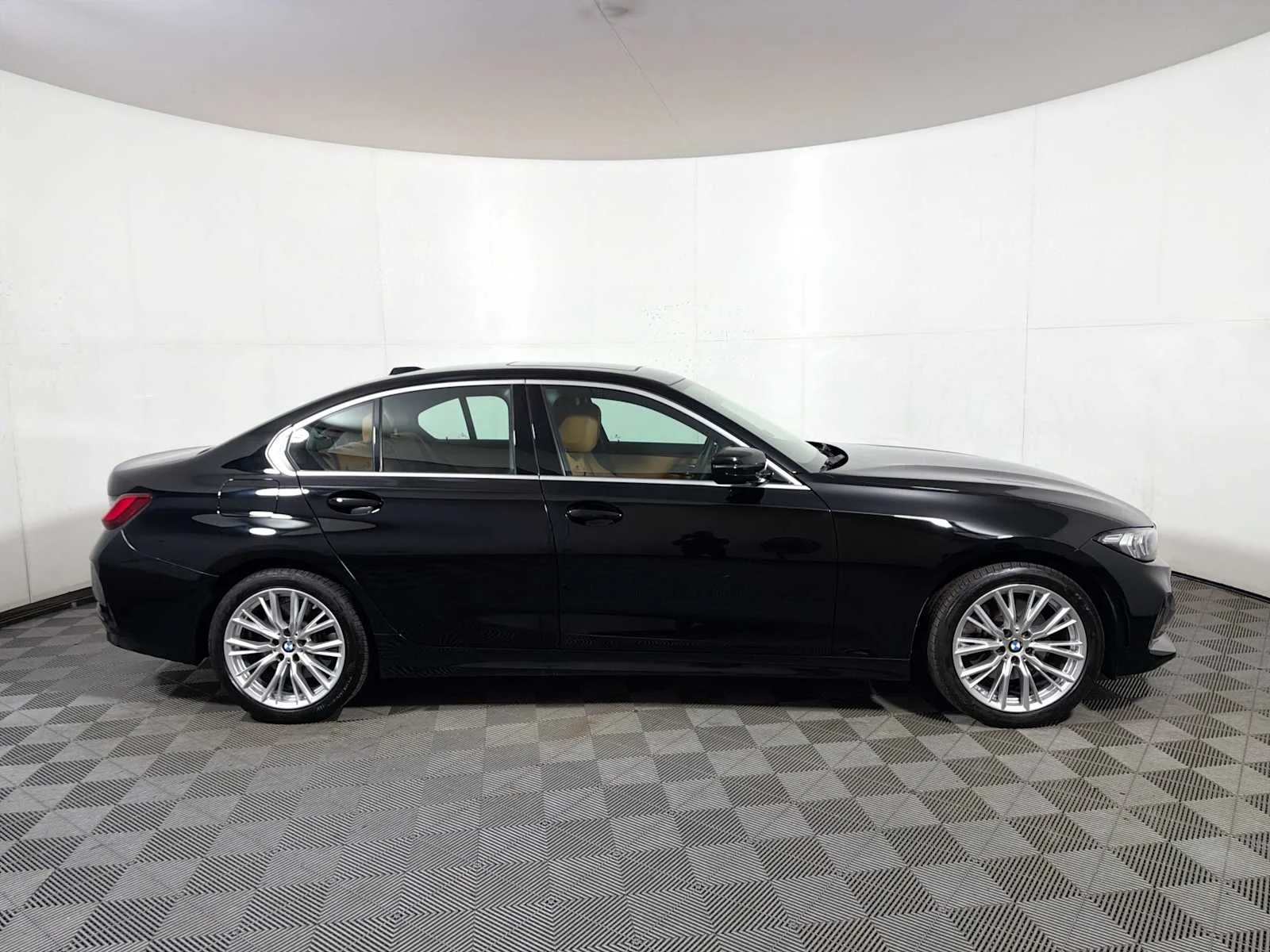 2024 BMW 3 Series 330i - Photo 7