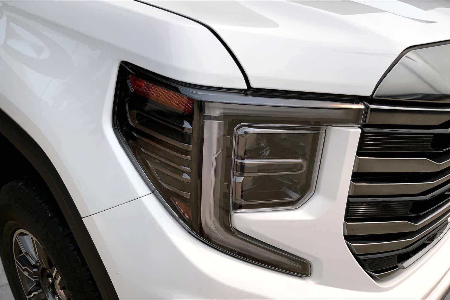 Used 2024 Summit White GMC AT4 image 26