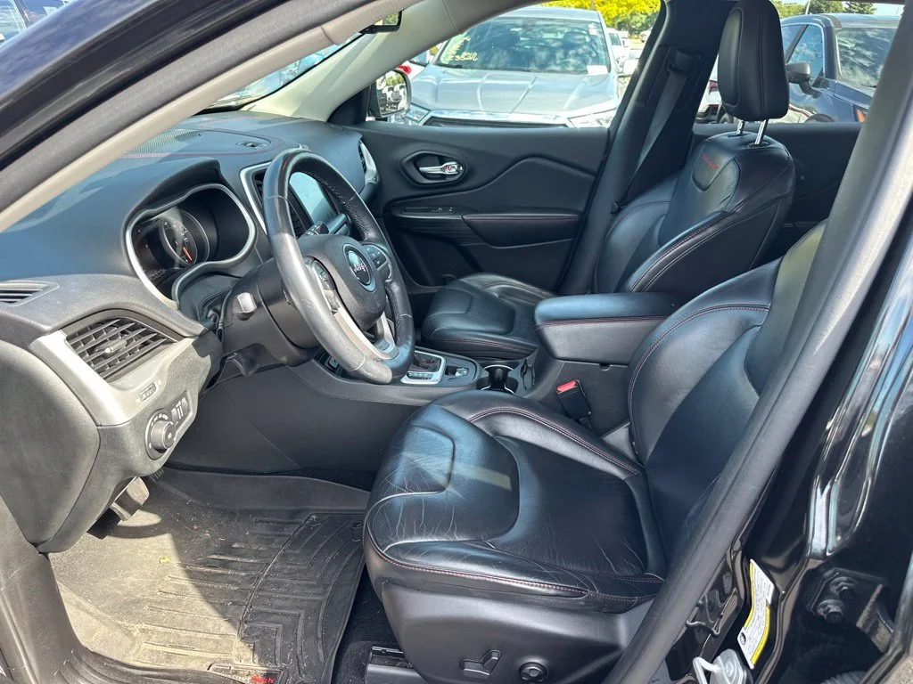 Used 2016 Black Jeep Trailhawk image 15