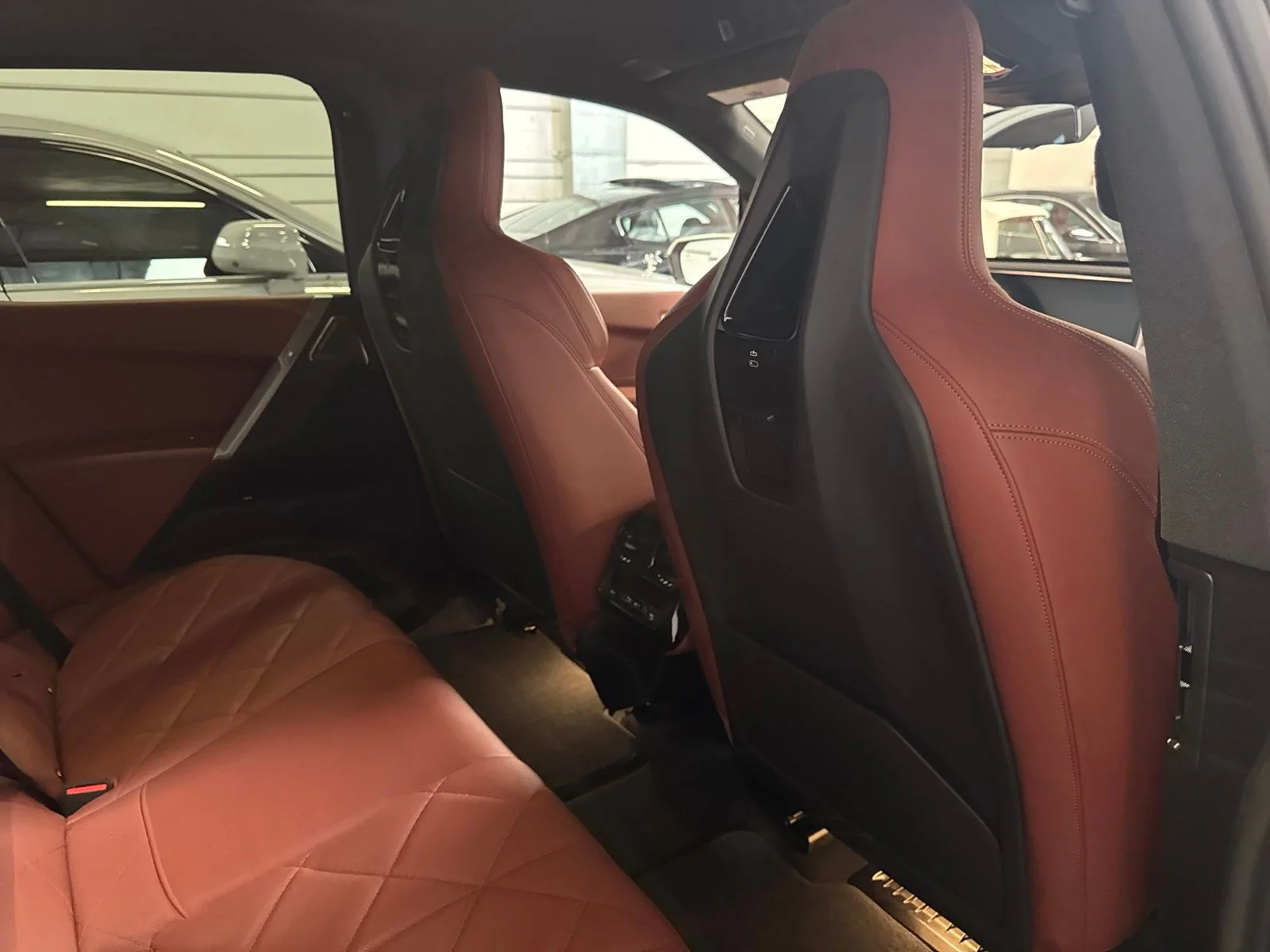 Used 2026 Beige BMW xDrive60 image 25