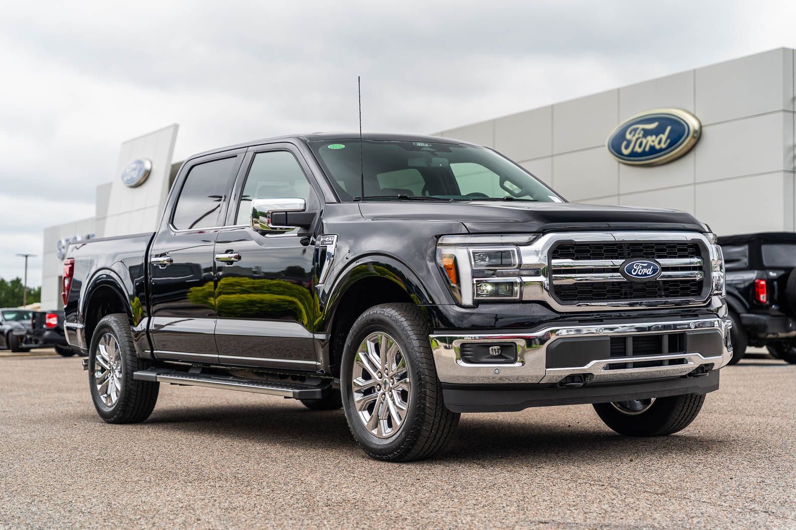 New 2026 Agate Black Metallic Ford Lariat® image 1