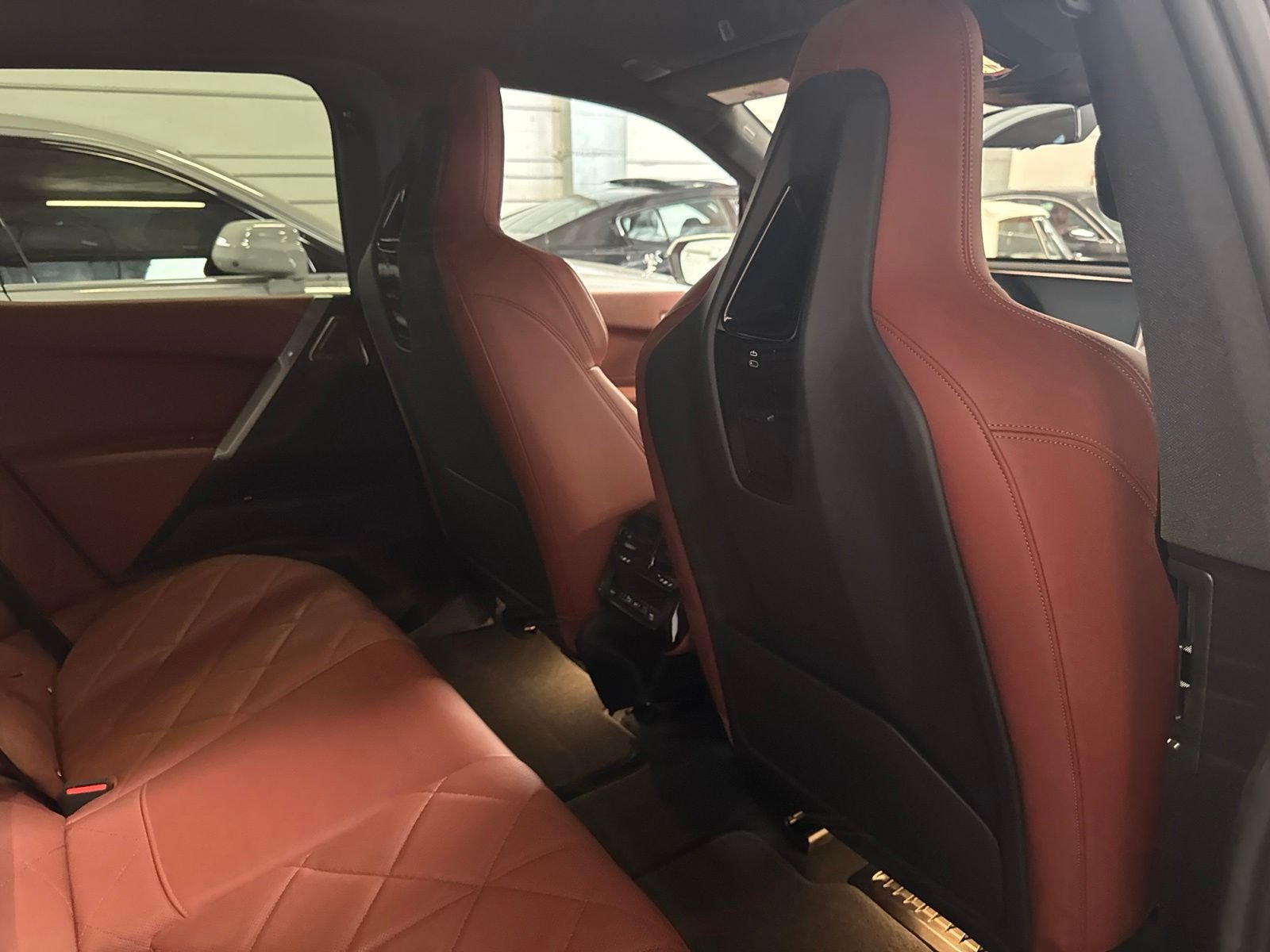 Used 2026 Beige BMW xDrive60 image 25