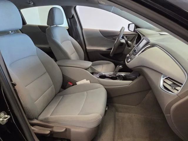 Used 2018 MOSAIC BLACK METALLIC Chevrolet LT image 17