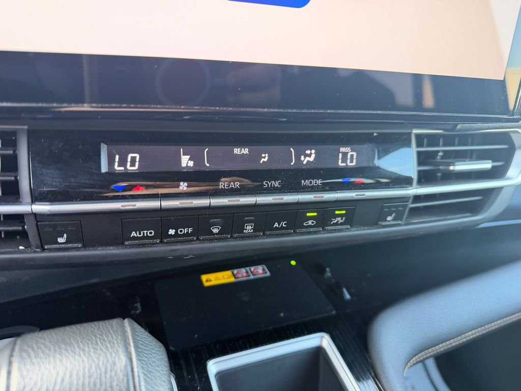 Used 2025  Toyota Woodland Edition image 17