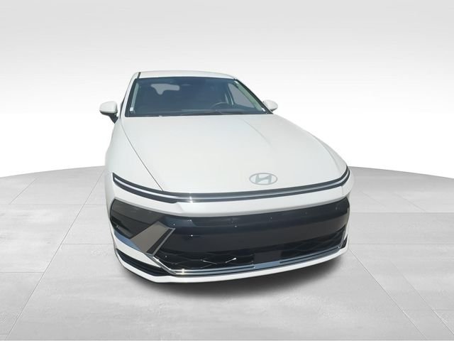 Used 2024 White Hyundai SEL image 3