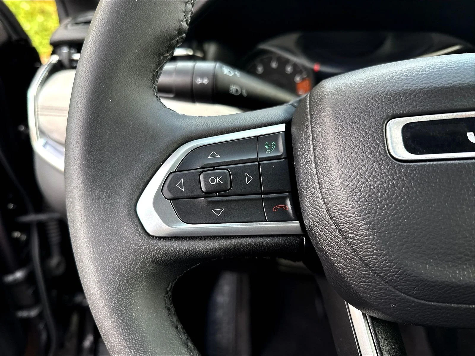 Used 2023 Crystal Metallic Jeep Limited image 13