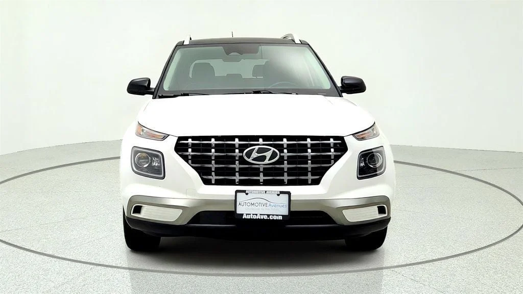 Used 2023 Lunar White Hyundai Limited IVT image 2