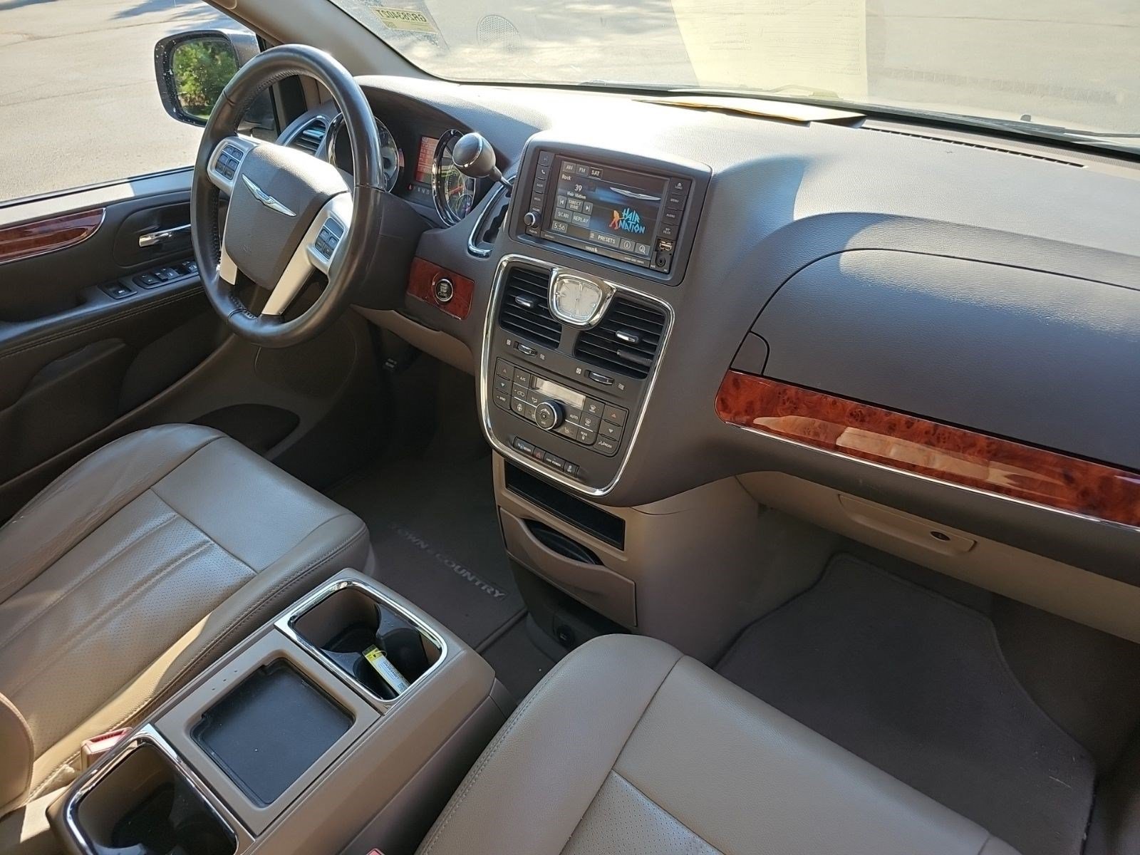 Used 2016 Cashmere/Sandstone Pearlcoat Chrysler Touring-L image 12