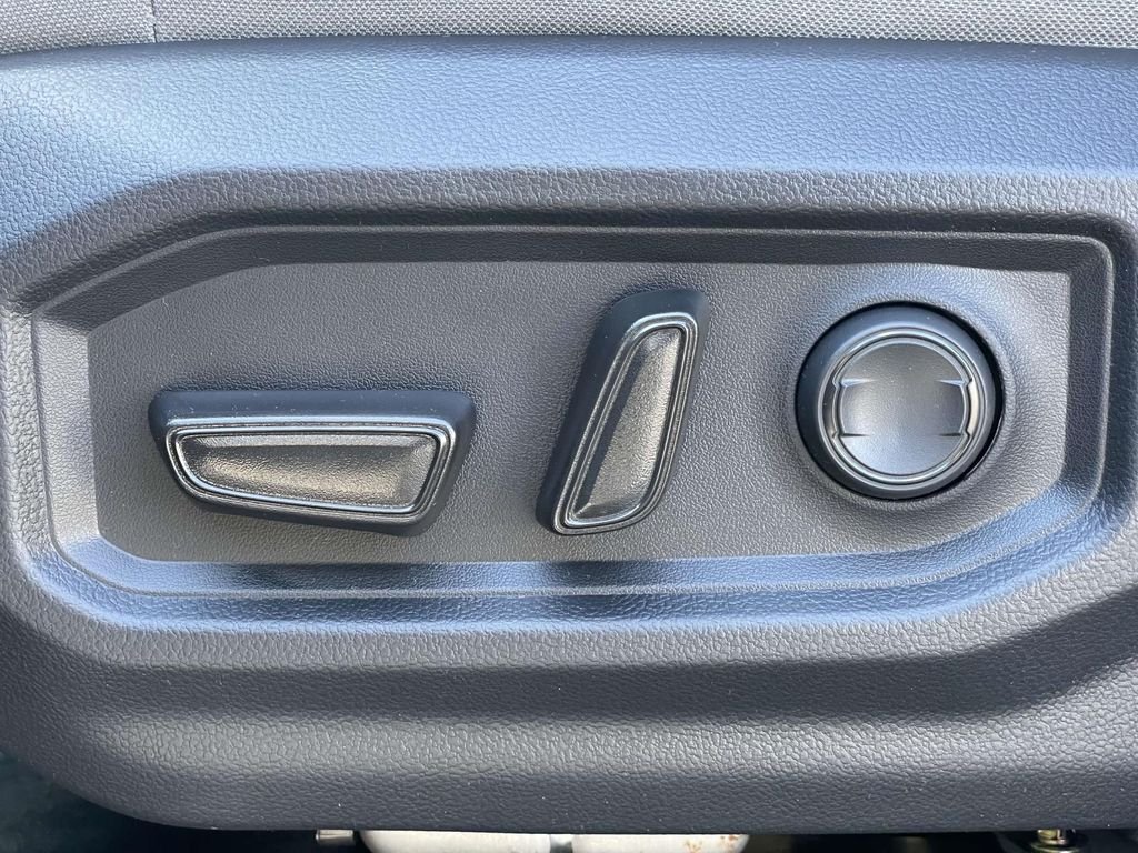 2025 Toyota Tundra SR5 - Photo 26